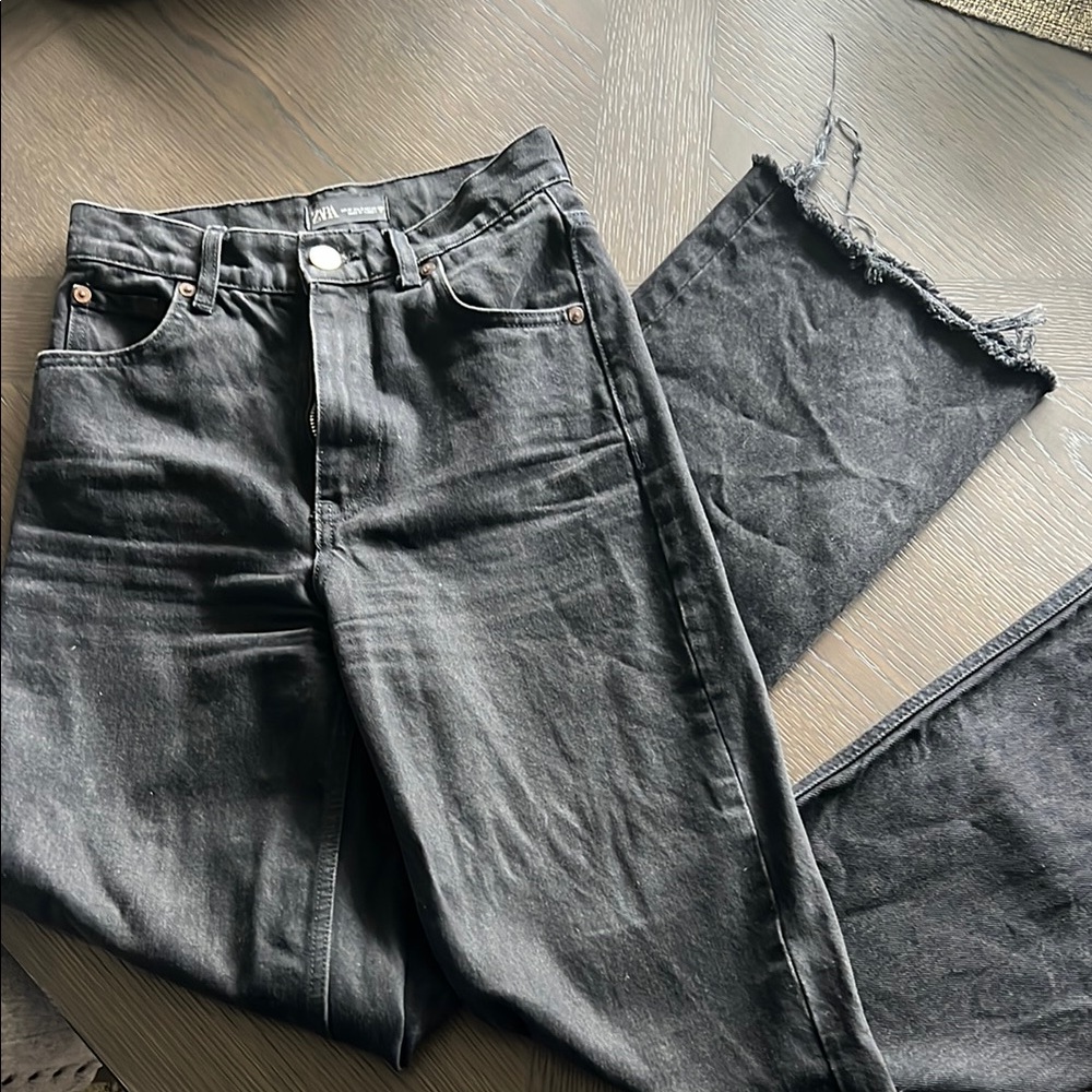 Black Distressed Jeans